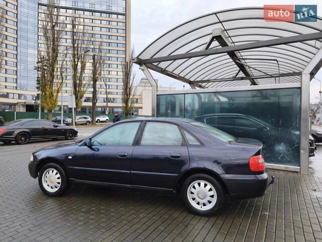 Синій Ауді А4, об'ємом двигуна 1.6 л та пробігом 348 тис. км за 2999 $, фото 5 на Automoto.ua