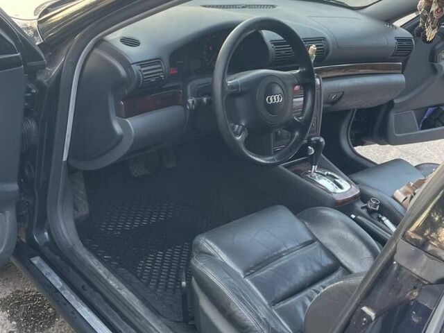 Синий Ауди А4, объемом двигателя 2 л и пробегом 445 тыс. км за 3011 $, фото 6 на Automoto.ua