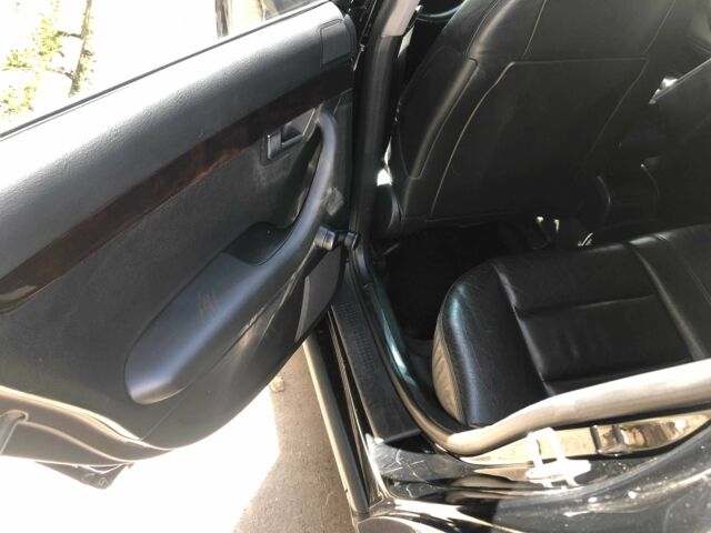 Синій Ауді А4, об'ємом двигуна 2 л та пробігом 350 тис. км за 5300 $, фото 16 на Automoto.ua