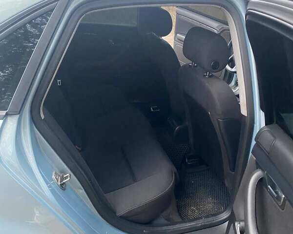 Синий Ауди А4, объемом двигателя 1.6 л и пробегом 230 тыс. км за 5700 $, фото 11 на Automoto.ua