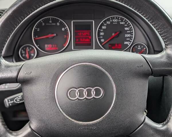 Синій Ауді А4, об'ємом двигуна 1.6 л та пробігом 305 тис. км за 5100 $, фото 27 на Automoto.ua