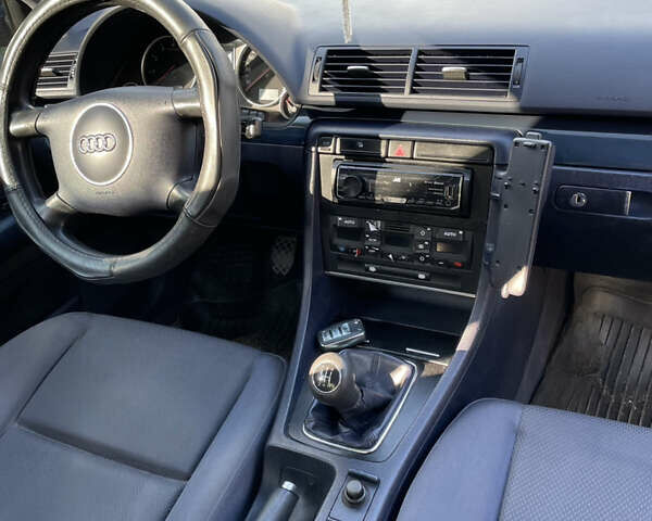 Синий Ауди А4, объемом двигателя 1.6 л и пробегом 209 тыс. км за 3750 $, фото 4 на Automoto.ua