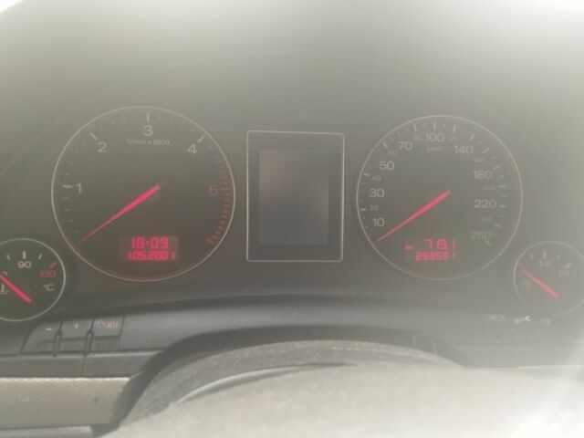 Синий Ауди А4, объемом двигателя 2.5 л и пробегом 300 тыс. км за 3300 $, фото 7 на Automoto.ua