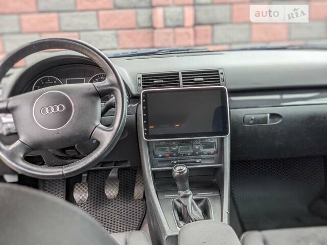 Синій Ауді А4, об'ємом двигуна 1.6 л та пробігом 305 тис. км за 5100 $, фото 30 на Automoto.ua