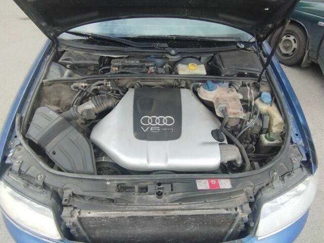 Синий Ауди А4, объемом двигателя 2.5 л и пробегом 300 тыс. км за 3300 $, фото 5 на Automoto.ua