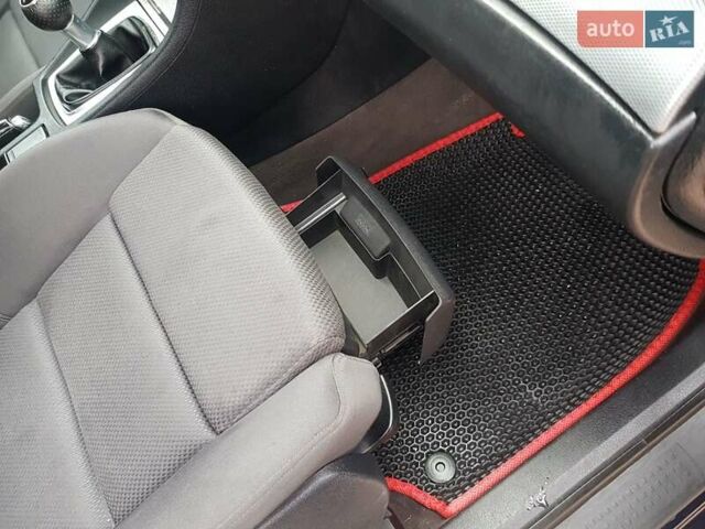 Синій Ауді А4, об'ємом двигуна 1.9 л та пробігом 275 тис. км за 4600 $, фото 31 на Automoto.ua