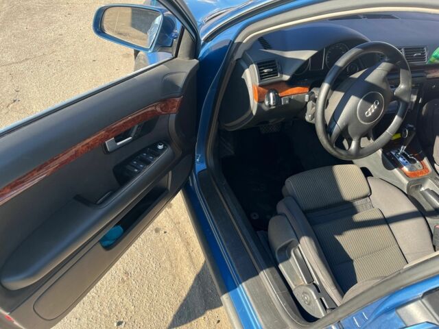Ауди А4 2001 в Изюме на Automoto.ua Синий Ауди А4, объемом двигателя 3 л и пробегом 300 тыс. км за 2500 $, фото 1 на Automoto.ua