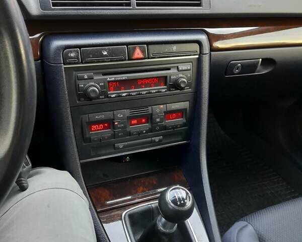 Синий Ауди А4, объемом двигателя 2 л и пробегом 292 тыс. км за 4999 $, фото 15 на Automoto.ua