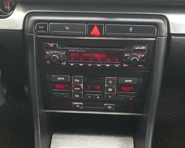 Синій Ауді А4, об'ємом двигуна 1.9 л та пробігом 275 тис. км за 4600 $, фото 18 на Automoto.ua
