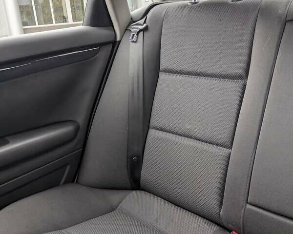 Синій Ауді А4, об'ємом двигуна 1.6 л та пробігом 305 тис. км за 5100 $, фото 41 на Automoto.ua