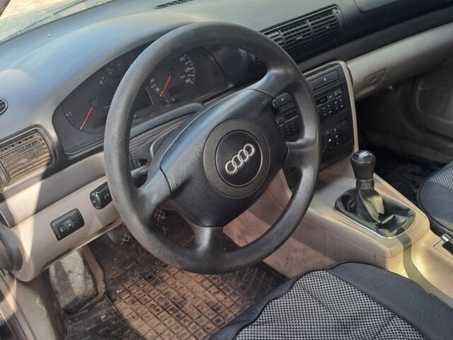 Ауді А4 2001 у Изюме на Automoto.ua Синій Ауді А4, об'ємом двигуна 2.5 л та пробігом 223 тис. км за 629 $, фото 4 на Automoto.ua