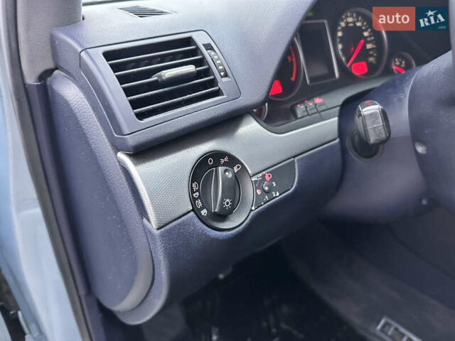 Синій Ауді А4, об'ємом двигуна 2 л та пробігом 238 тис. км за 4999 $, фото 30 на Automoto.ua
