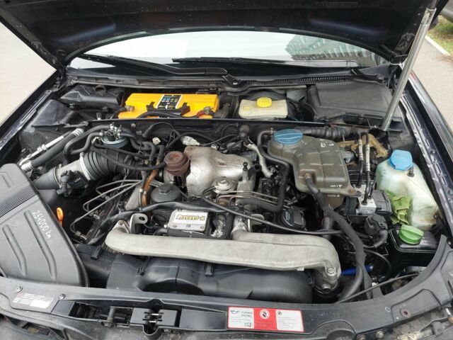 Синий Ауди А4, объемом двигателя 2.5 л и пробегом 370 тыс. км за 3700 $, фото 9 на Automoto.ua