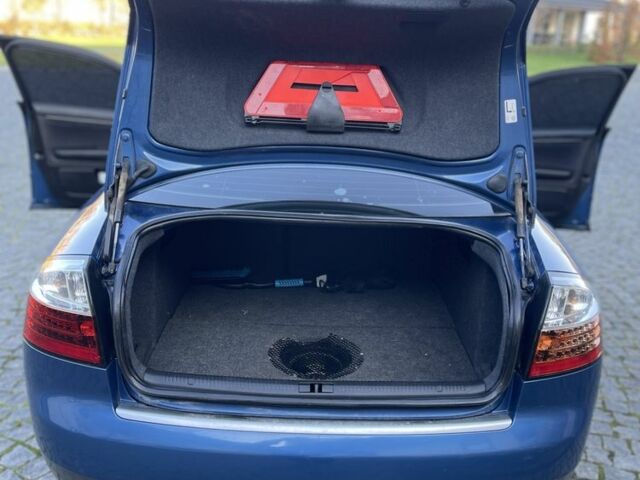 Синий Ауди А4, объемом двигателя 1.6 л и пробегом 258 тыс. км за 4199 $, фото 23 на Automoto.ua