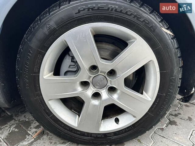 Синій Ауді А4, об'ємом двигуна 2 л та пробігом 238 тис. км за 4999 $, фото 51 на Automoto.ua