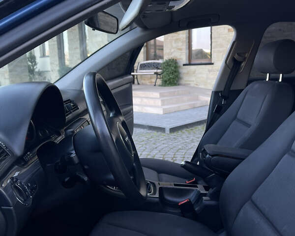 Синий Ауди А4, объемом двигателя 1.6 л и пробегом 258 тыс. км за 4199 $, фото 28 на Automoto.ua