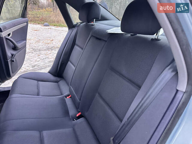 Синій Ауді А4, об'ємом двигуна 2 л та пробігом 238 тис. км за 4999 $, фото 45 на Automoto.ua