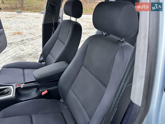 Синій Ауді А4, об'ємом двигуна 2 л та пробігом 238 тис. км за 4999 $, фото 28 на Automoto.ua