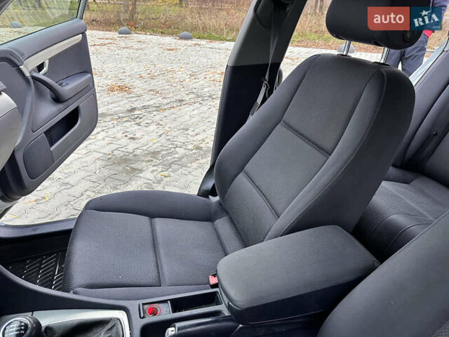 Синій Ауді А4, об'ємом двигуна 2 л та пробігом 238 тис. км за 4999 $, фото 29 на Automoto.ua
