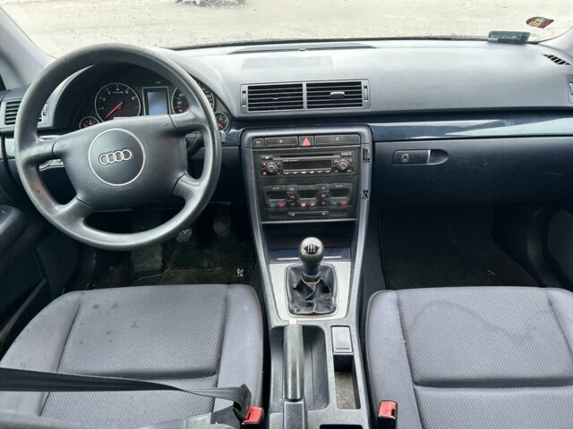 Синий Ауди А4, объемом двигателя 2 л и пробегом 332 тыс. км за 2750 $, фото 3 на Automoto.ua