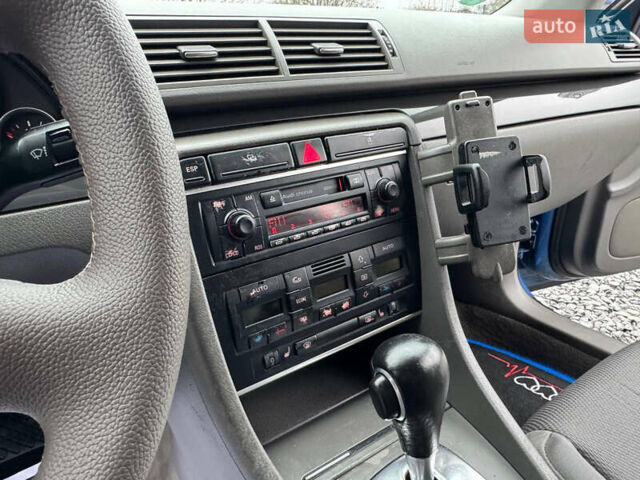 Синій Ауді А4, об'ємом двигуна 2 л та пробігом 205 тис. км за 4550 $, фото 59 на Automoto.ua