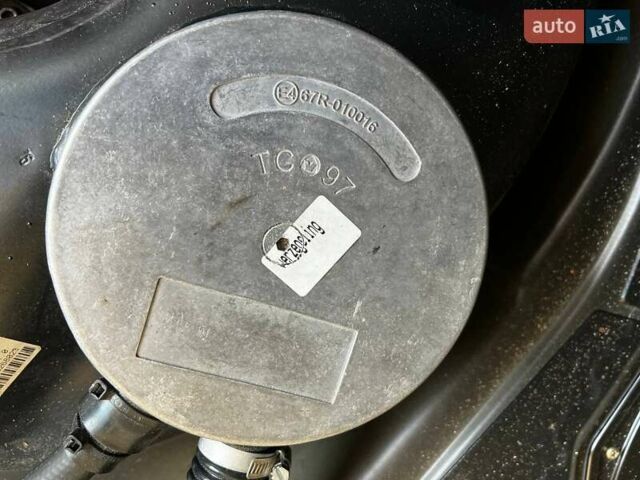 Синій Ауді А4, об'ємом двигуна 1.6 л та пробігом 211 тис. км за 6000 $, фото 28 на Automoto.ua