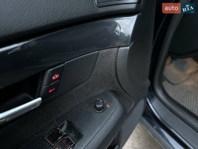 Синий Ауди А4, объемом двигателя 1.98 л и пробегом 266 тыс. км за 5399 $, фото 5 на Automoto.ua