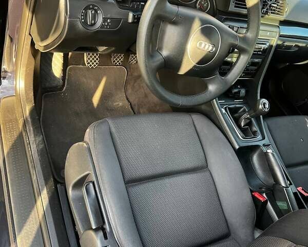 Синій Ауді А4, об'ємом двигуна 1.6 л та пробігом 211 тис. км за 6000 $, фото 16 на Automoto.ua