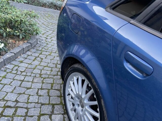 Синий Ауди А4, объемом двигателя 1.6 л и пробегом 258 тыс. км за 4199 $, фото 12 на Automoto.ua