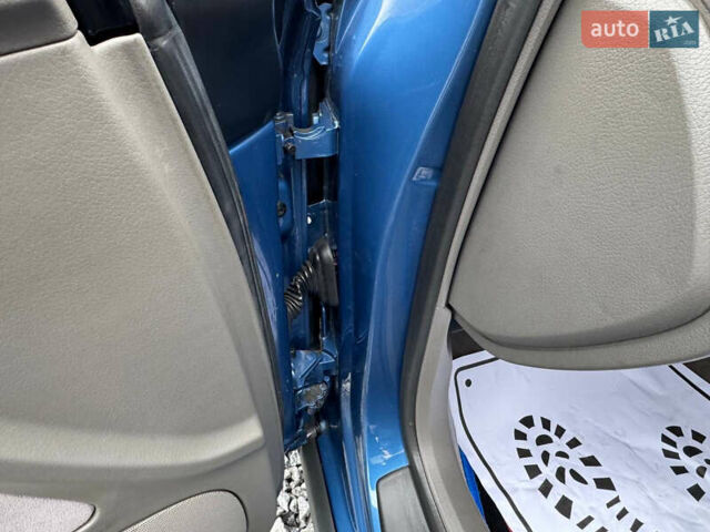 Синій Ауді А4, об'ємом двигуна 2 л та пробігом 205 тис. км за 4550 $, фото 53 на Automoto.ua