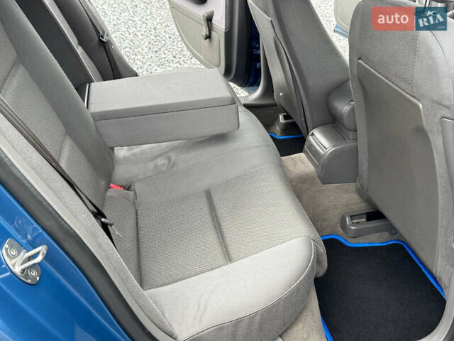 Синій Ауді А4, об'ємом двигуна 2 л та пробігом 205 тис. км за 4550 $, фото 71 на Automoto.ua