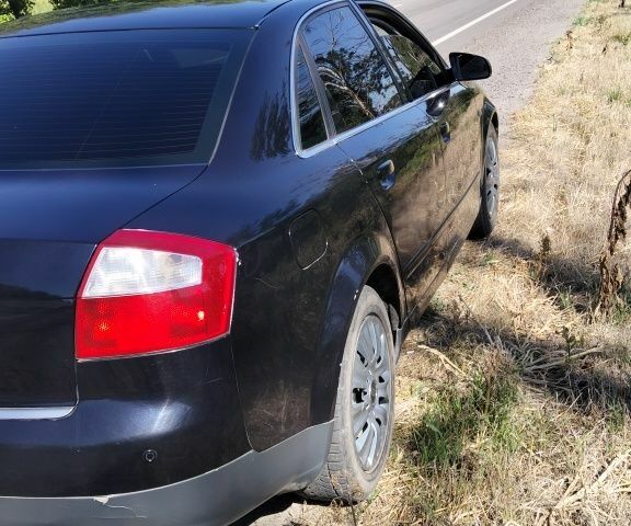 Синий Ауди А4, объемом двигателя 2.5 л и пробегом 440 тыс. км за 3300 $, фото 2 на Automoto.ua
