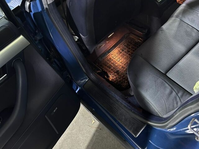 Синій Ауді А4, об'ємом двигуна 2.5 л та пробігом 350 тис. км за 2600 $, фото 7 на Automoto.ua