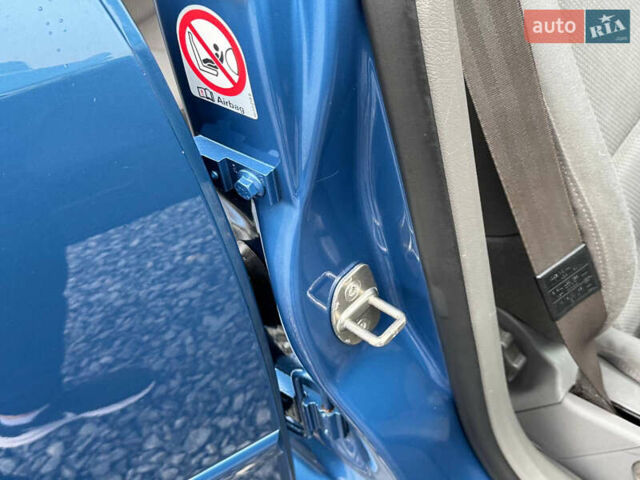 Синій Ауді А4, об'ємом двигуна 2 л та пробігом 205 тис. км за 4550 $, фото 68 на Automoto.ua