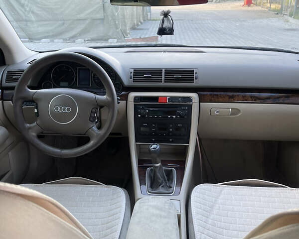 Синий Ауди А4, объемом двигателя 1.9 л и пробегом 417 тыс. км за 4600 $, фото 8 на Automoto.ua