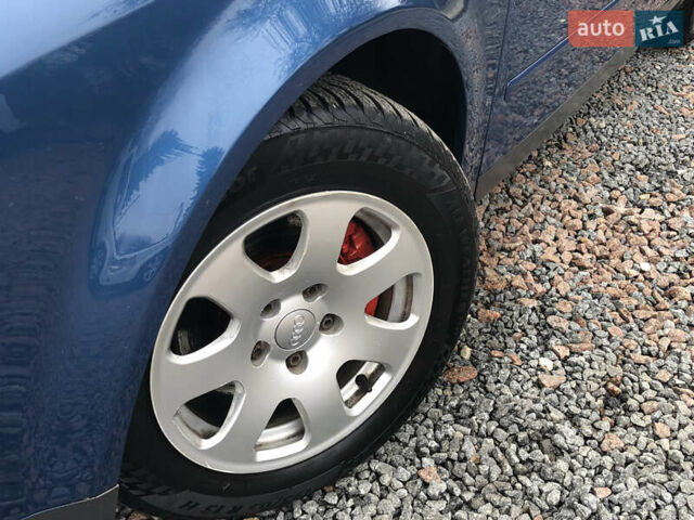 Синий Ауди А4, объемом двигателя 2 л и пробегом 200 тыс. км за 4750 $, фото 6 на Automoto.ua