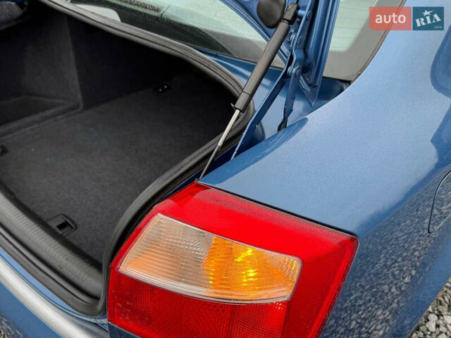 Синій Ауді А4, об'ємом двигуна 2 л та пробігом 205 тис. км за 4550 $, фото 73 на Automoto.ua