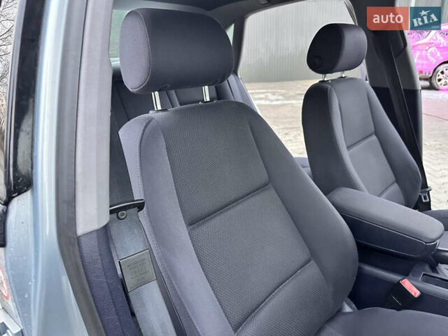 Синій Ауді А4, об'ємом двигуна 2 л та пробігом 238 тис. км за 4999 $, фото 33 на Automoto.ua