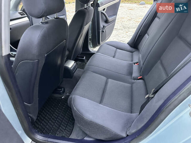 Синій Ауді А4, об'ємом двигуна 2 л та пробігом 238 тис. км за 4999 $, фото 44 на Automoto.ua