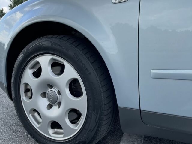 Синий Ауди А4, объемом двигателя 1.8 л и пробегом 265 тыс. км за 5500 $, фото 6 на Automoto.ua