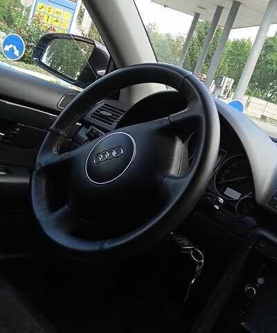 Синий Ауди А4, объемом двигателя 2 л и пробегом 240 тыс. км за 5000 $, фото 4 на Automoto.ua
