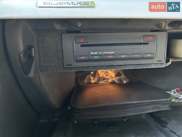 Синий Ауди А4, объемом двигателя 3 л и пробегом 292 тыс. км за 3900 $, фото 6 на Automoto.ua