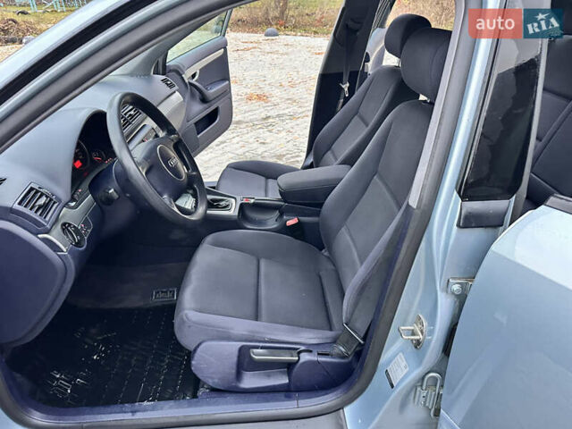 Синій Ауді А4, об'ємом двигуна 2 л та пробігом 238 тис. км за 4999 $, фото 27 на Automoto.ua