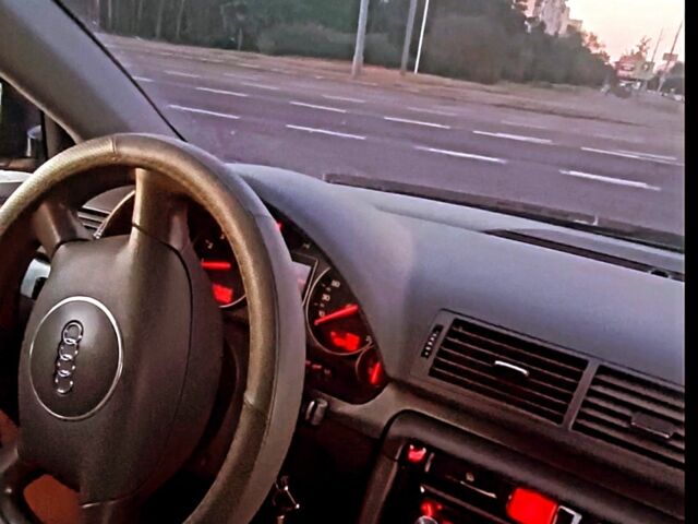 Синий Ауди А4, объемом двигателя 2 л и пробегом 400 тыс. км за 4500 $, фото 4 на Automoto.ua