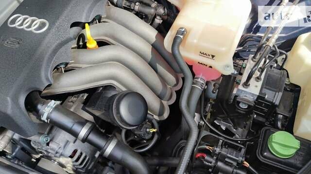 Синий Ауди А4, объемом двигателя 1.6 л и пробегом 151 тыс. км за 6100 $, фото 8 на Automoto.ua