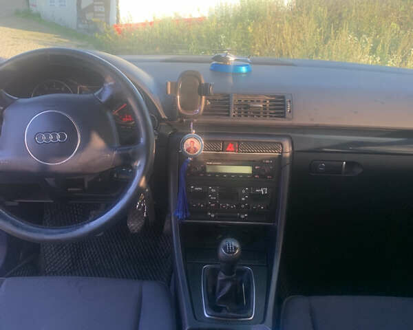 Синий Ауди А4, объемом двигателя 1.6 л и пробегом 308 тыс. км за 4900 $, фото 4 на Automoto.ua