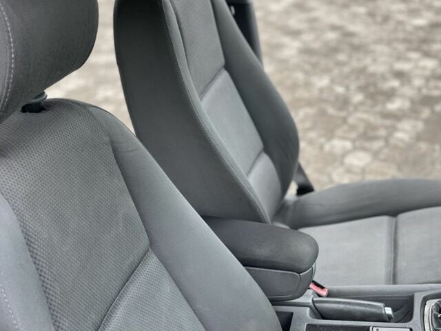 Синий Ауди А4, объемом двигателя 1.9 л и пробегом 300 тыс. км за 2200 $, фото 12 на Automoto.ua