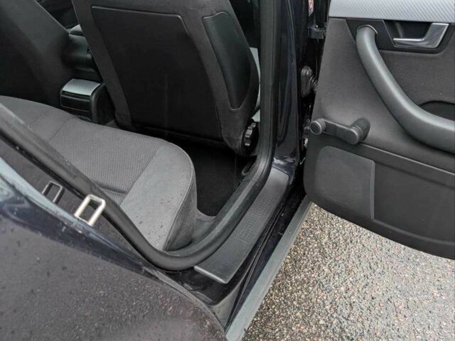 Синий Ауди А4, объемом двигателя 1.6 л и пробегом 241 тыс. км за 5000 $, фото 15 на Automoto.ua