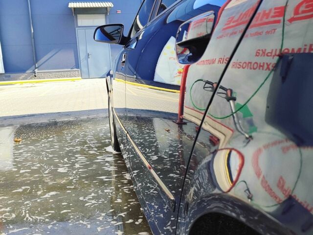 Синий Ауди А4, объемом двигателя 1.6 л и пробегом 206 тыс. км за 5700 $, фото 1 на Automoto.ua