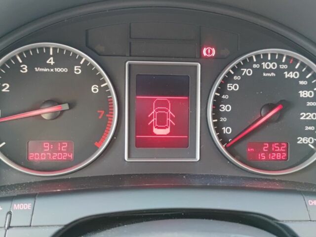 Синий Ауди А4, объемом двигателя 1.6 л и пробегом 151 тыс. км за 6000 $, фото 5 на Automoto.ua